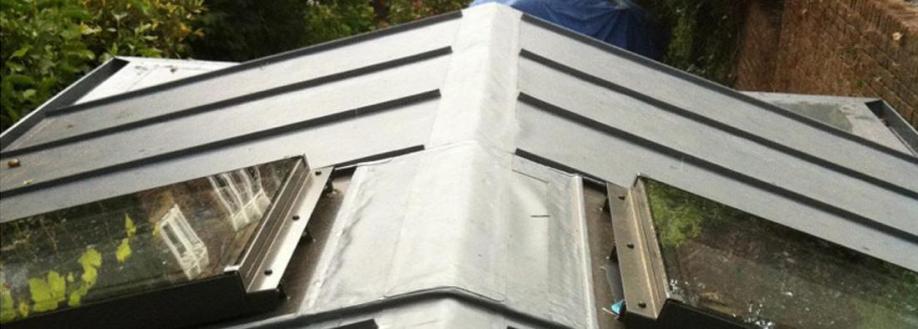 Main header - "T Roofing"
