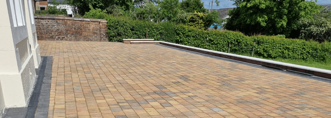 Main header - "IH Landscaping and Fencing"