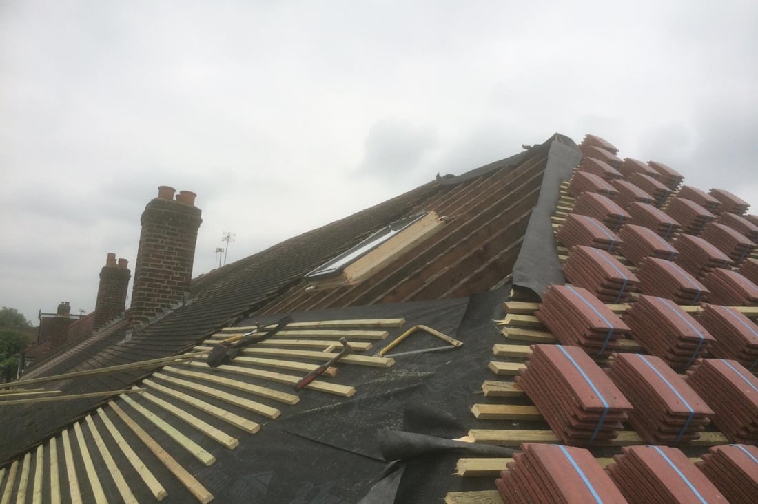 Main header - "Storm Guard Roofing Services Belfast"