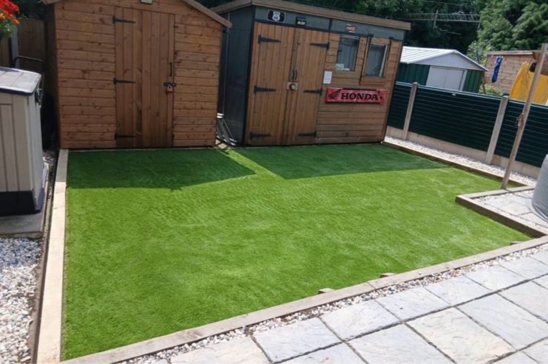 Main header - "TR Landscaping & Roofing"