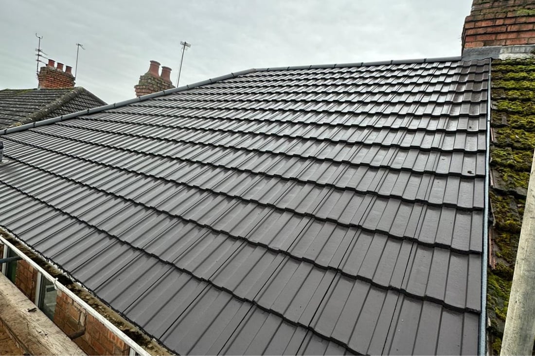 Main header - "R&K Roofing"