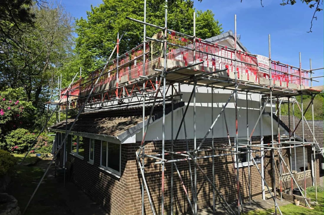 Main header - "YESS Roofing"