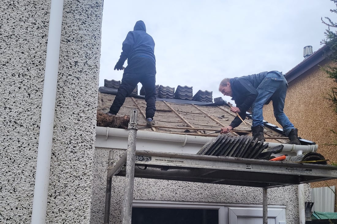 Main header - "Muirend Roofing"