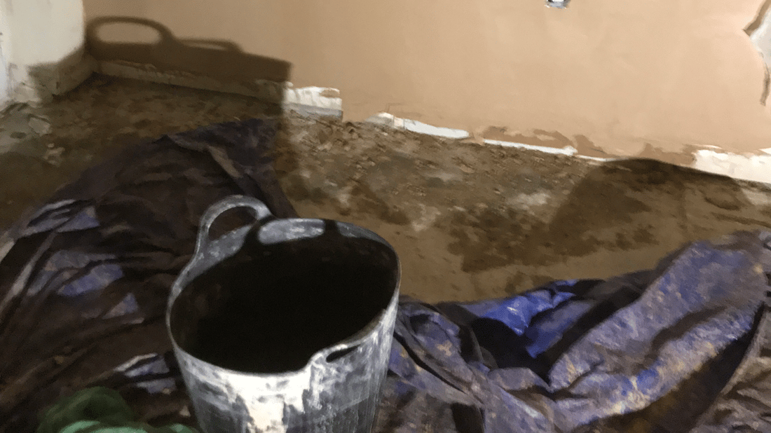 Main header - "EK Plastering & Painting Services"