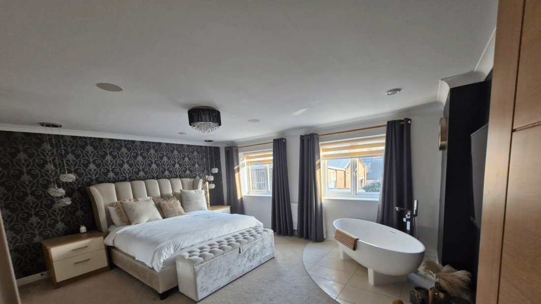 Main header - "MJ Property Refurbs"