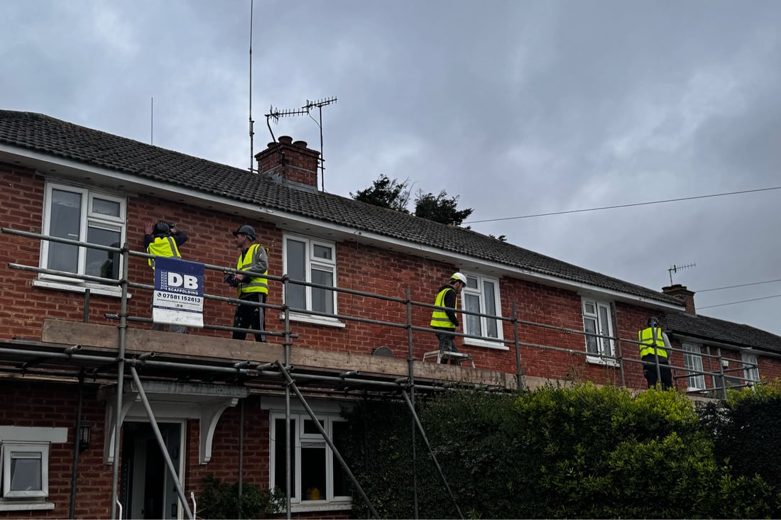 Main header - "Enzone Roofing & Externals "