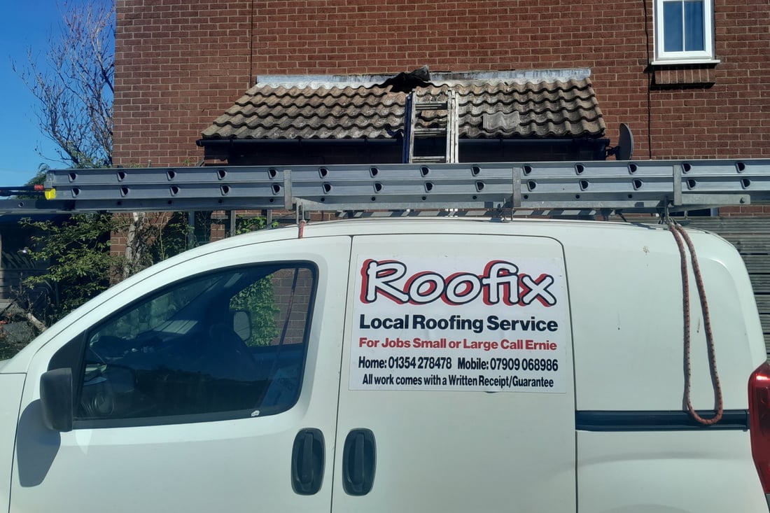 Main header - "Roofix Local Roofing Service"