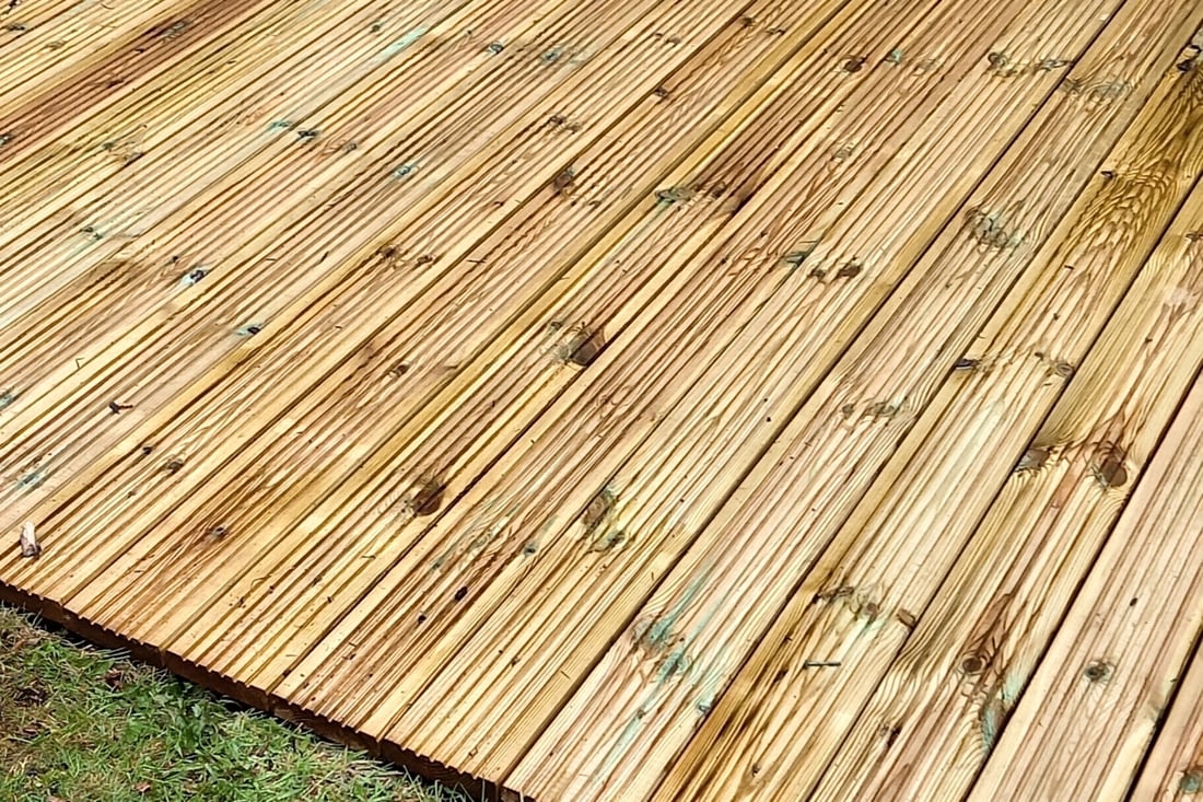 Main header - "Tyrone Fencing & Gardening"