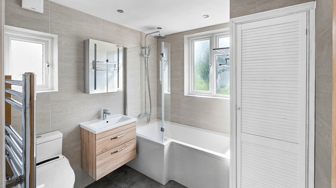 Main header - "Cube Tiling & Bathrooms"