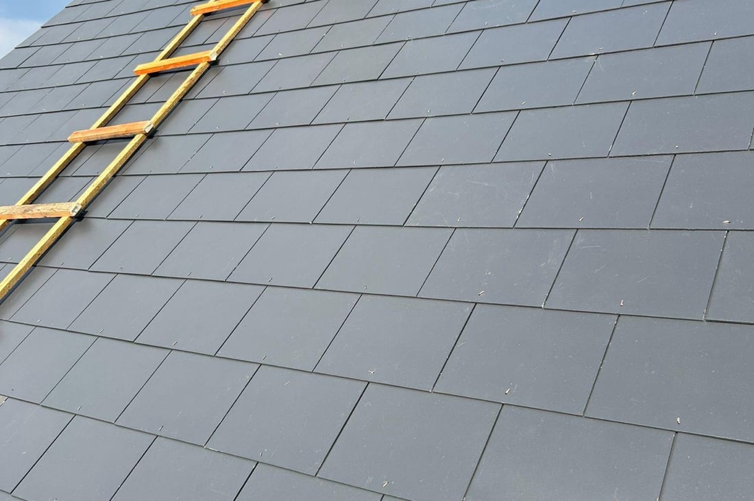 Main header - "UnitedFront Roofing"