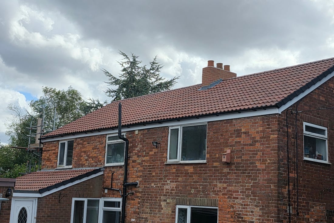Main header - "New Look Building & Roofer Grimsby"