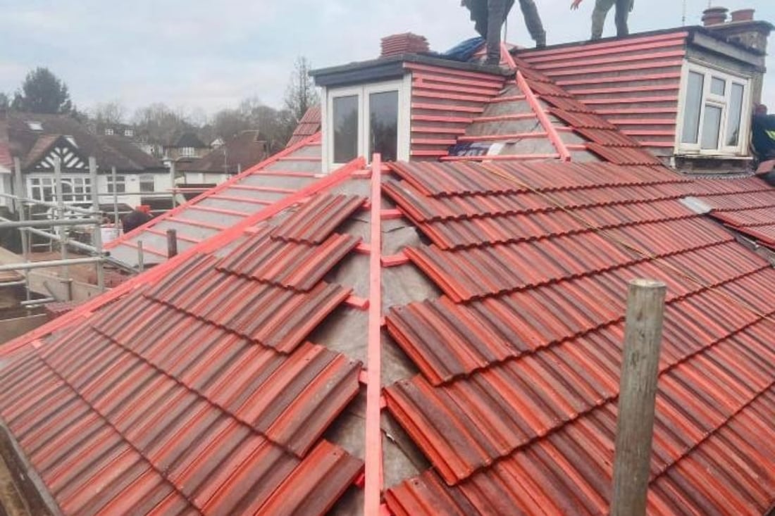 Main header - "Professional Roofing Solutions"