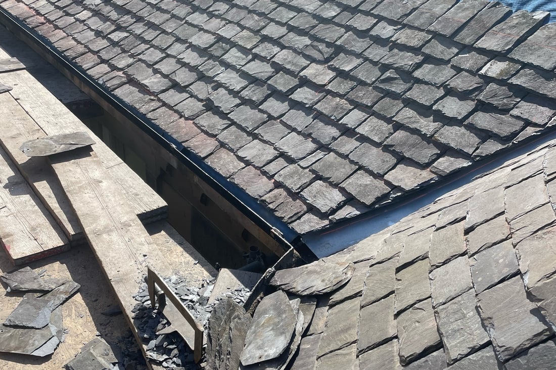 Main header - "Ian R Smith Roofing Contractor"