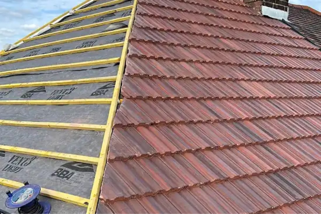 Main header - "Aspire Roofing"