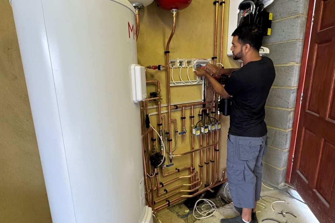 Main header - "LPS PLUMBING AND HEATING LTD"