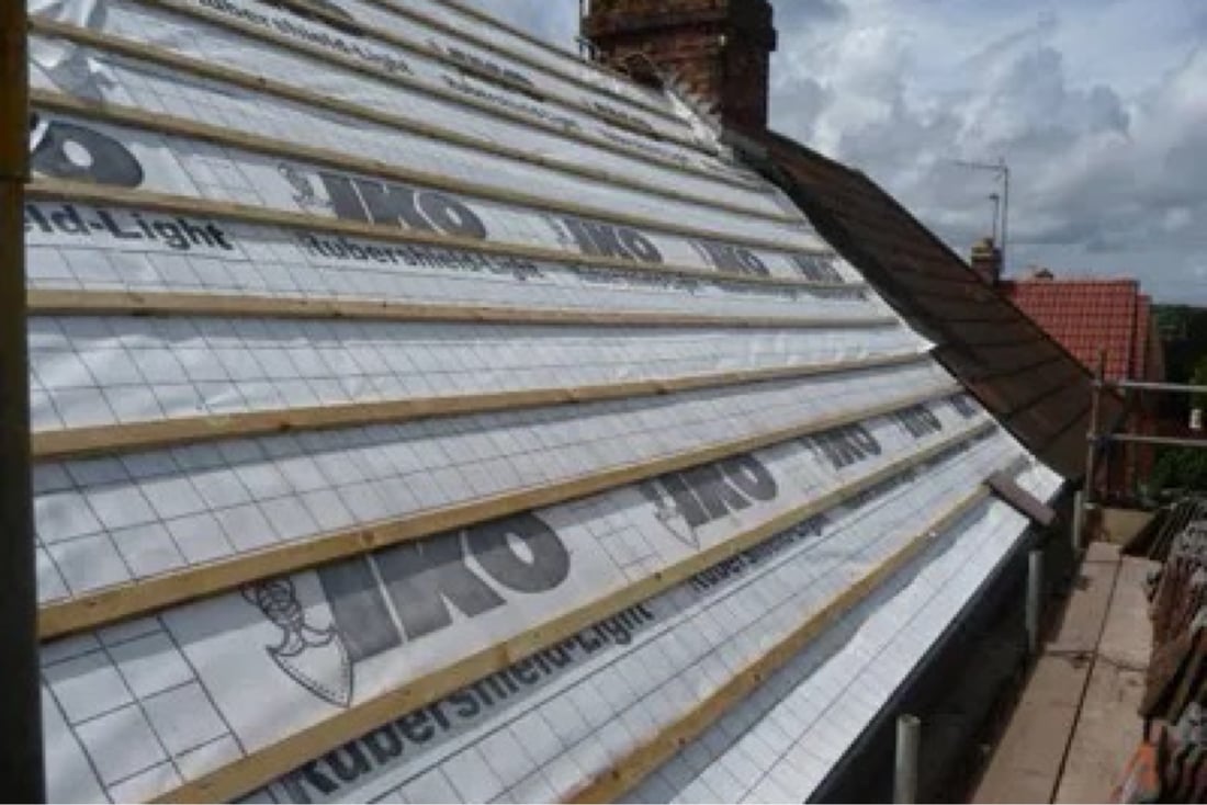 Main header - "J & J'S Roofing & Guttering Services"