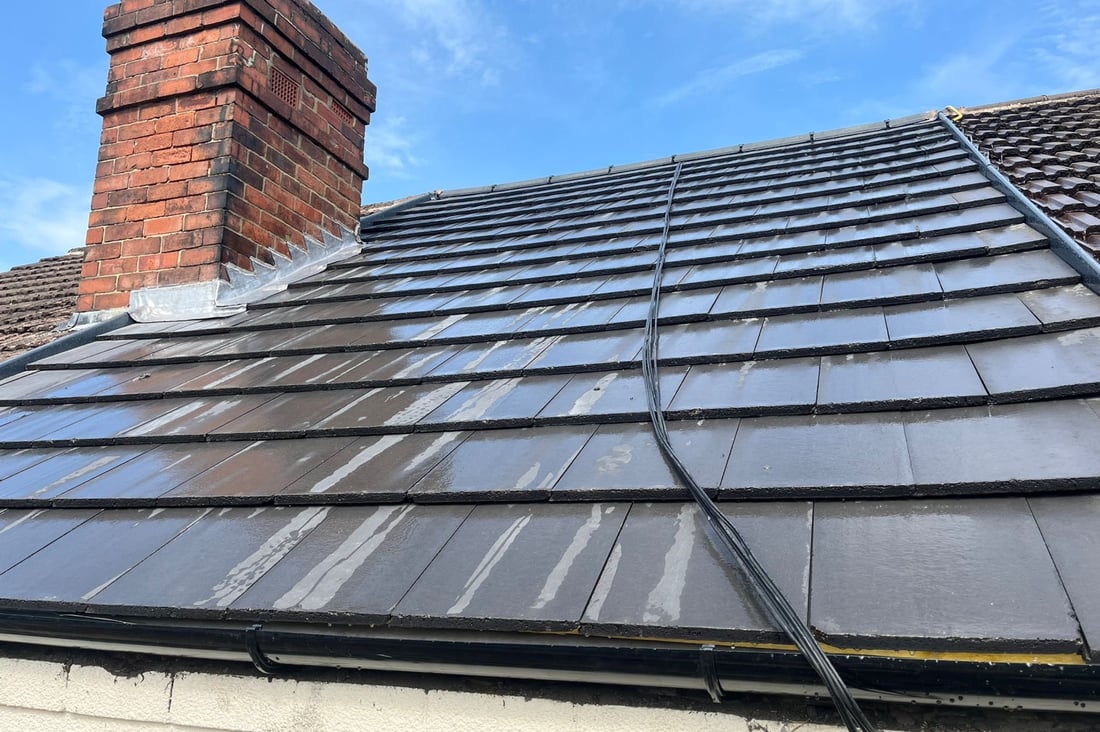 Main header - "LT ROOFING"