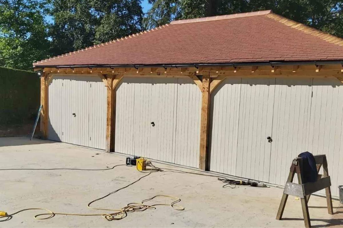 Main header - "JTS Roofing & Guttering"