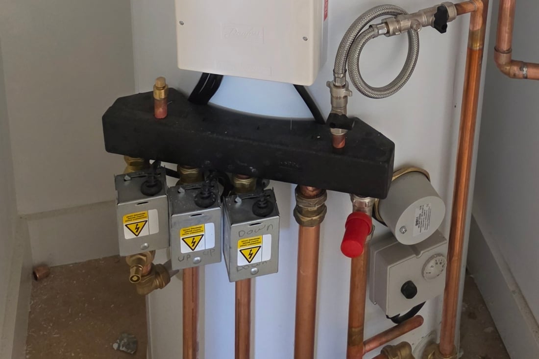 Main header - "Aqualogic Heating & Plumbing "