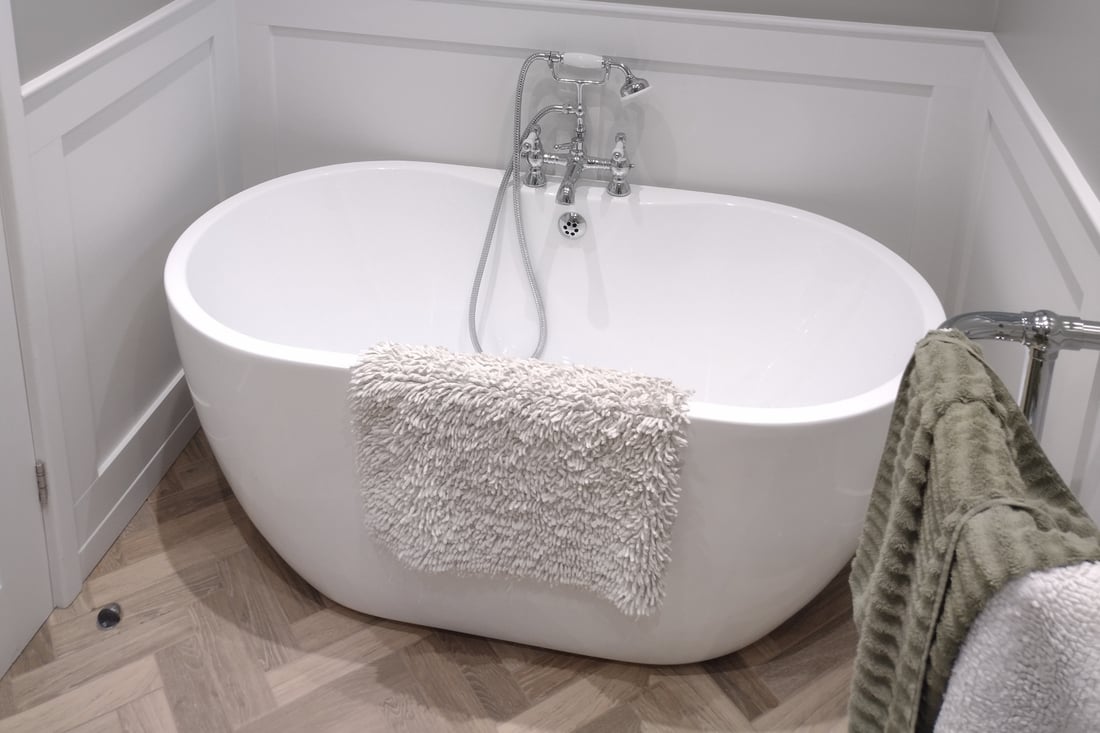 Main header - "Mountain Bathrooms"