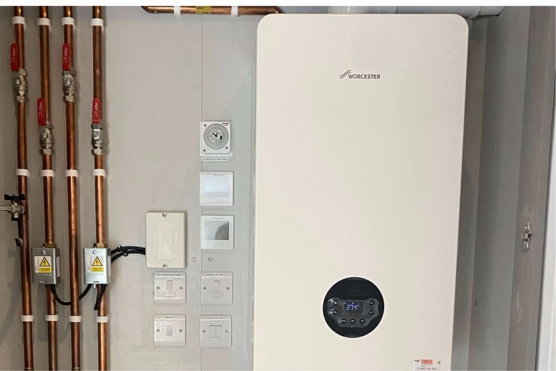 Main header - "West Midlands Gas & Plumbing Services"