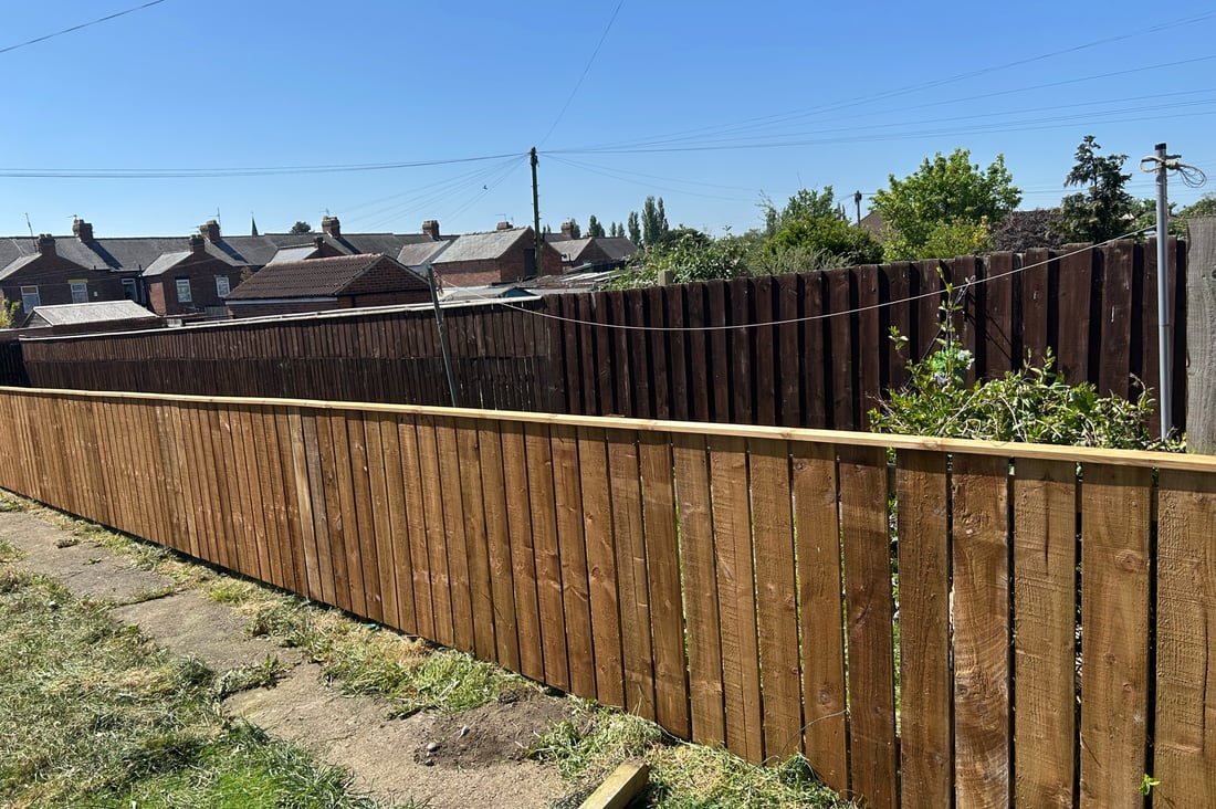 Main header - "Local Tree Surgeon & Fencing Specialists"
