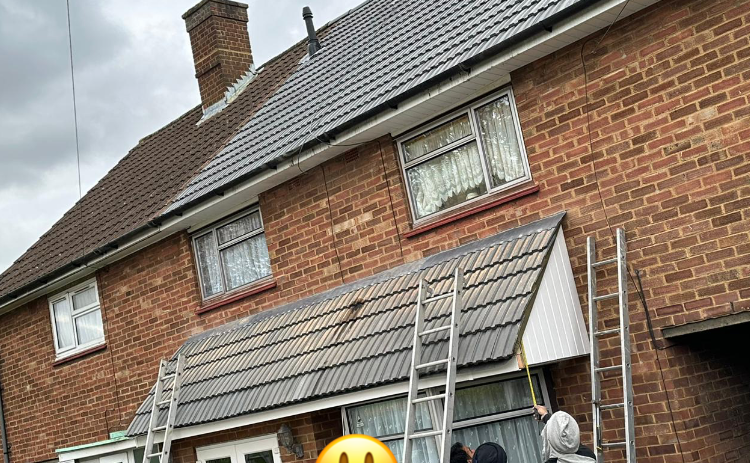 Main header - "JS Roofing & Building"