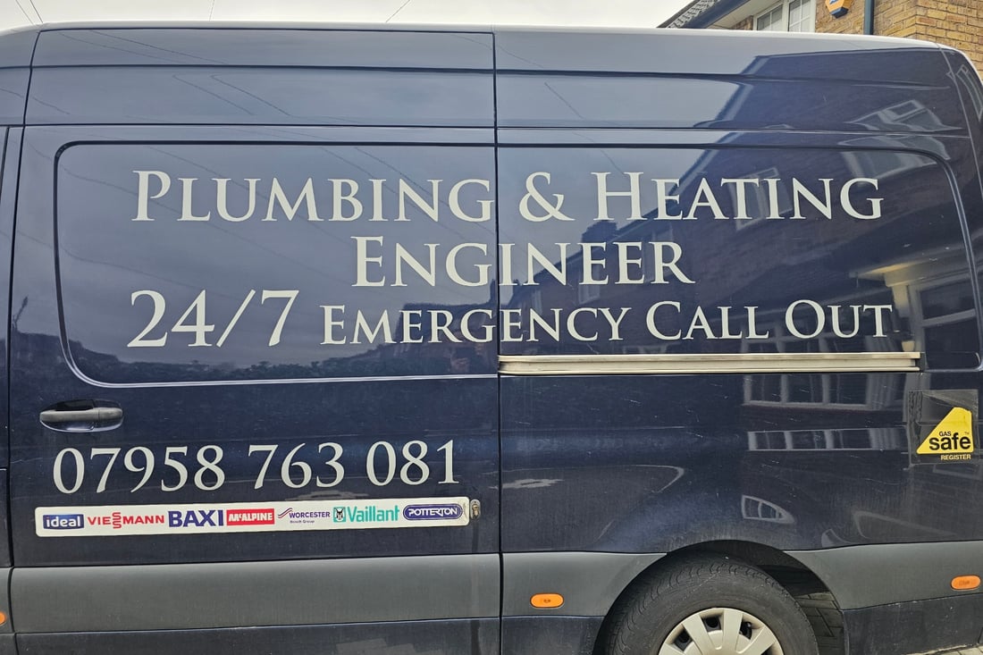 Main header - "Heating Engineer"