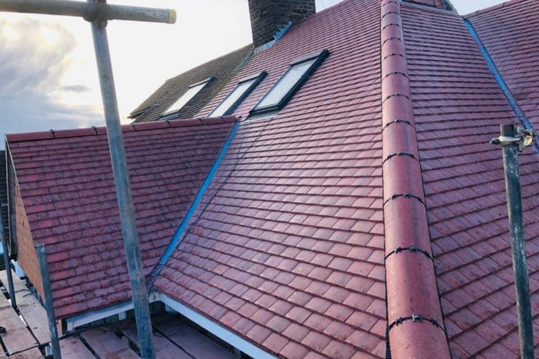 Main header - "MASTERGUARD ROOFING & BUILDING"