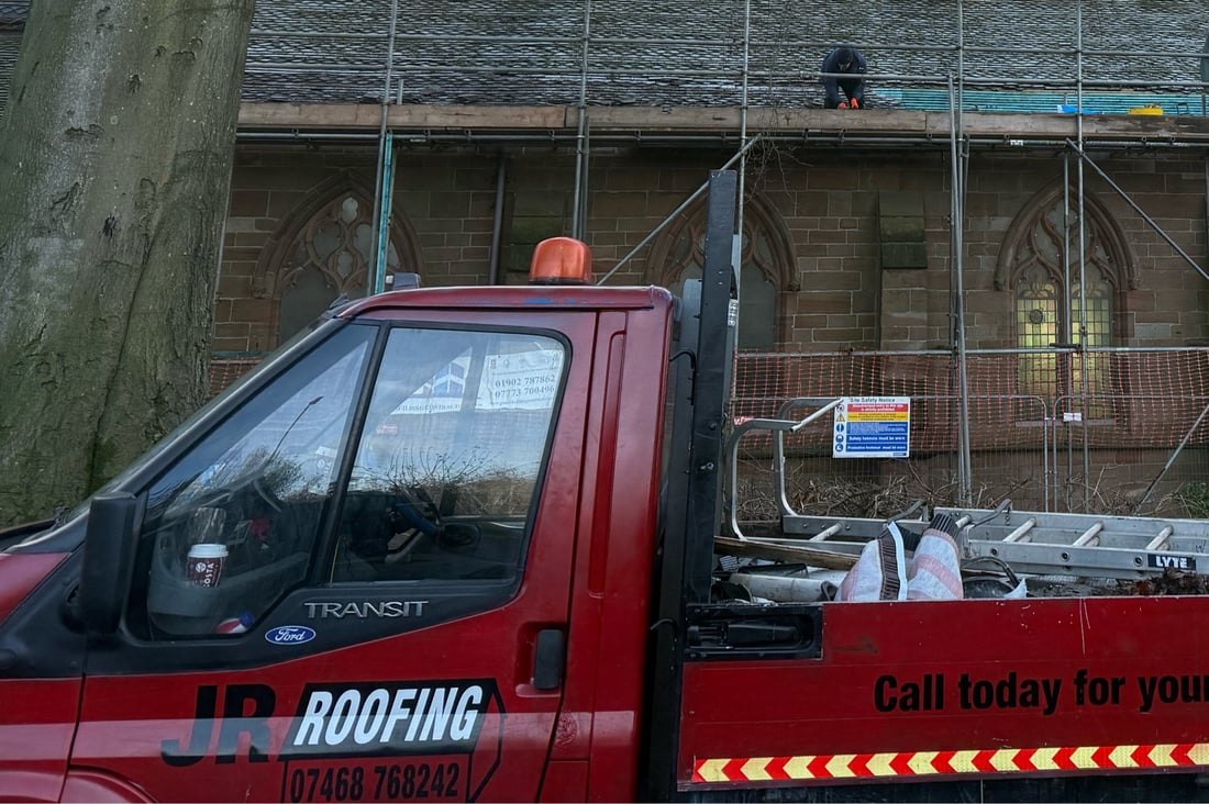 Main header - "JR Roofing "