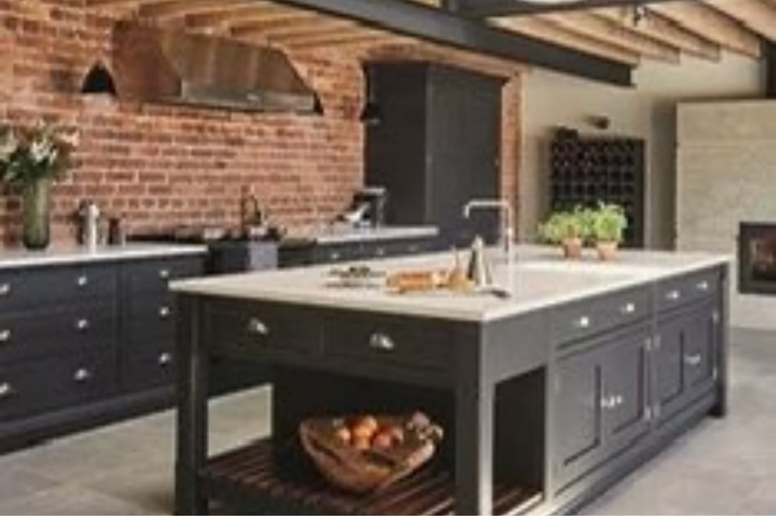 Main header - "Reno & Build Ltd"
