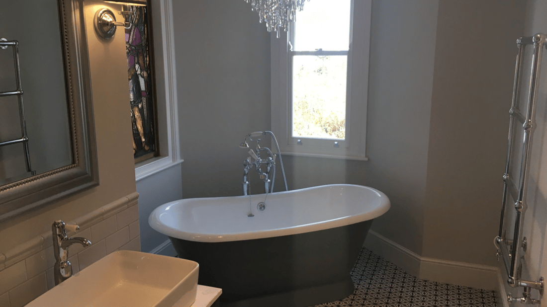 Main header - "BATH & PIPE"
