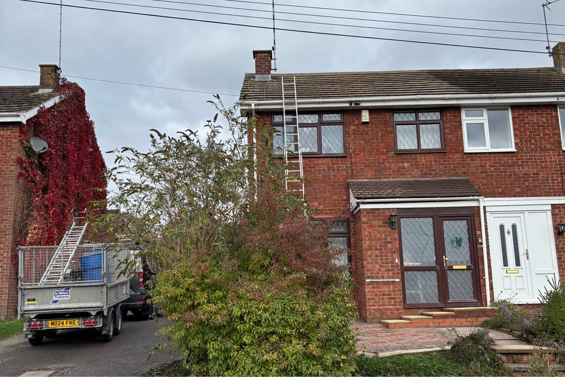 Main header - "JS Roofing"