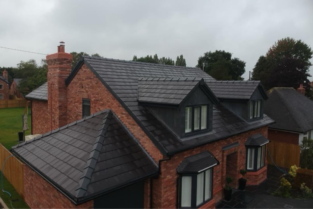 Main header - "J Hamer Roofing"