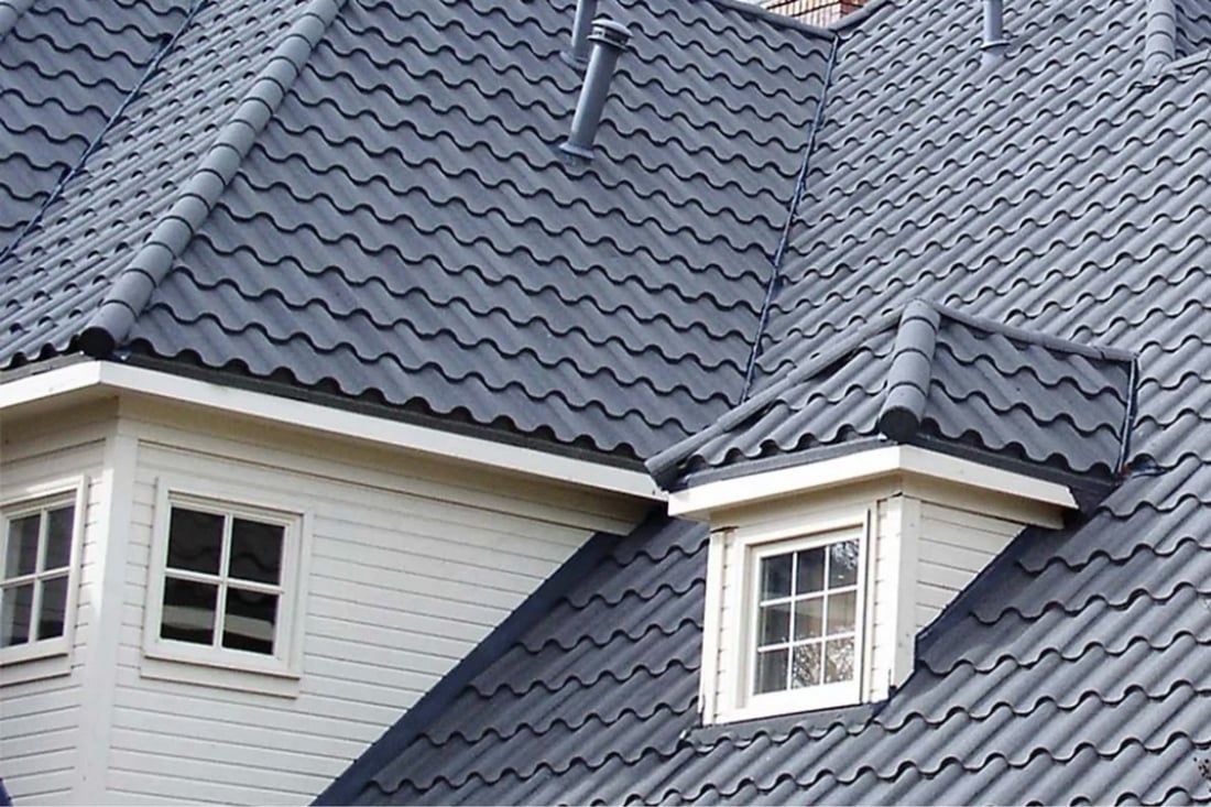 Main header - "4 Seasons Roofing & Maintenance LTD"