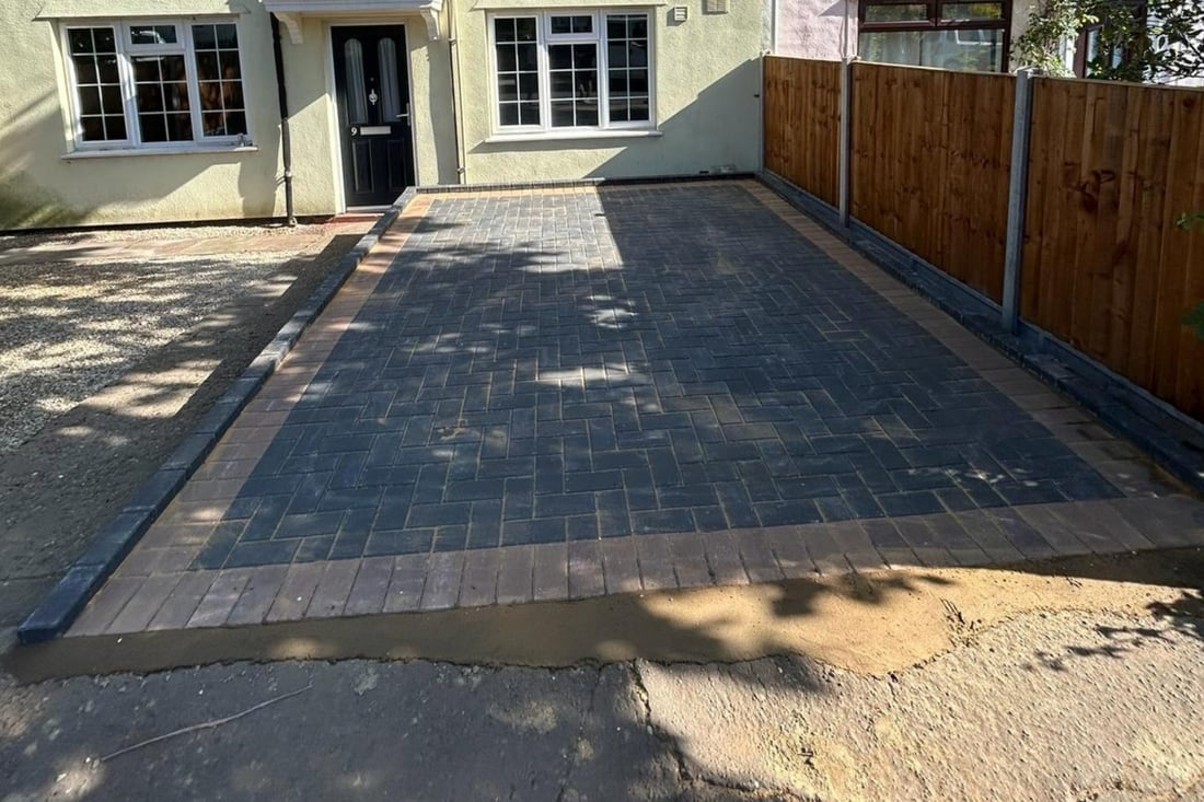 Main header - "NR Paving"