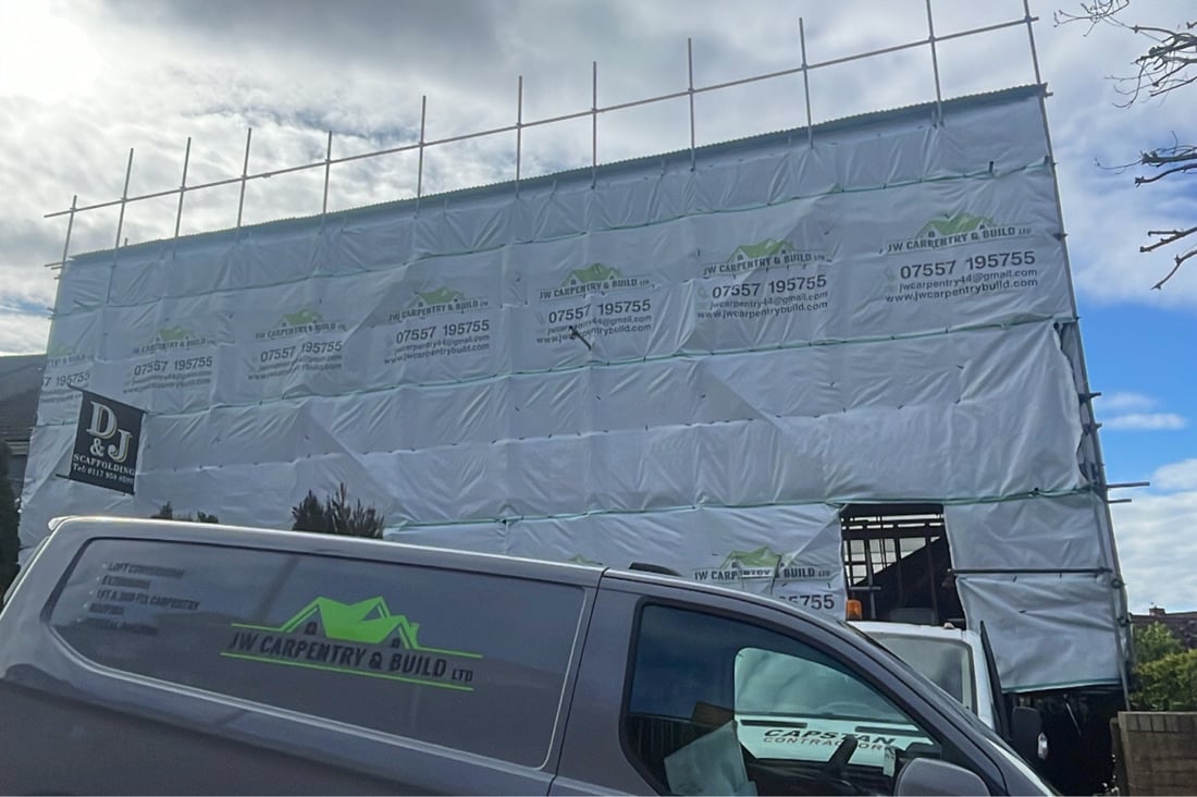 Main header - "JW CARPENTRY AND BUILD LTD"