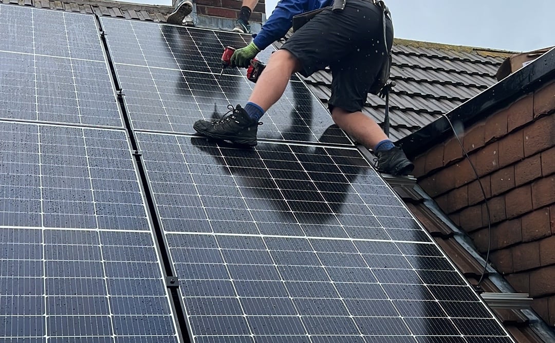 Main header - "DJ ROOFING"