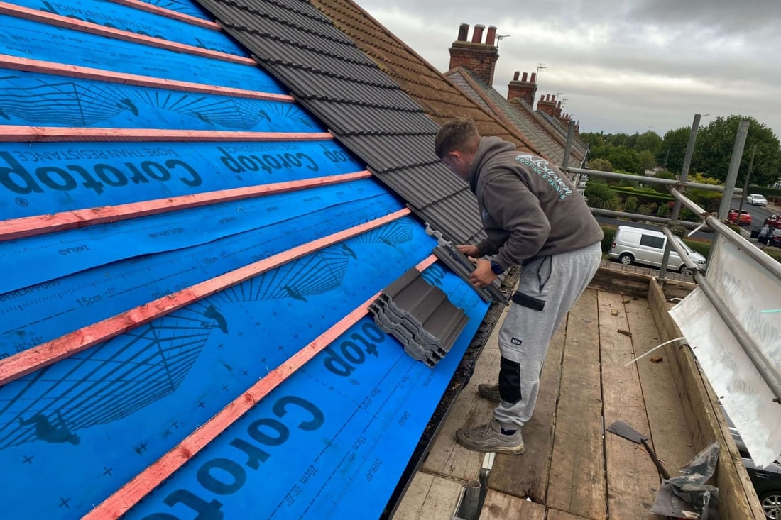Main header - "Master Roofing"