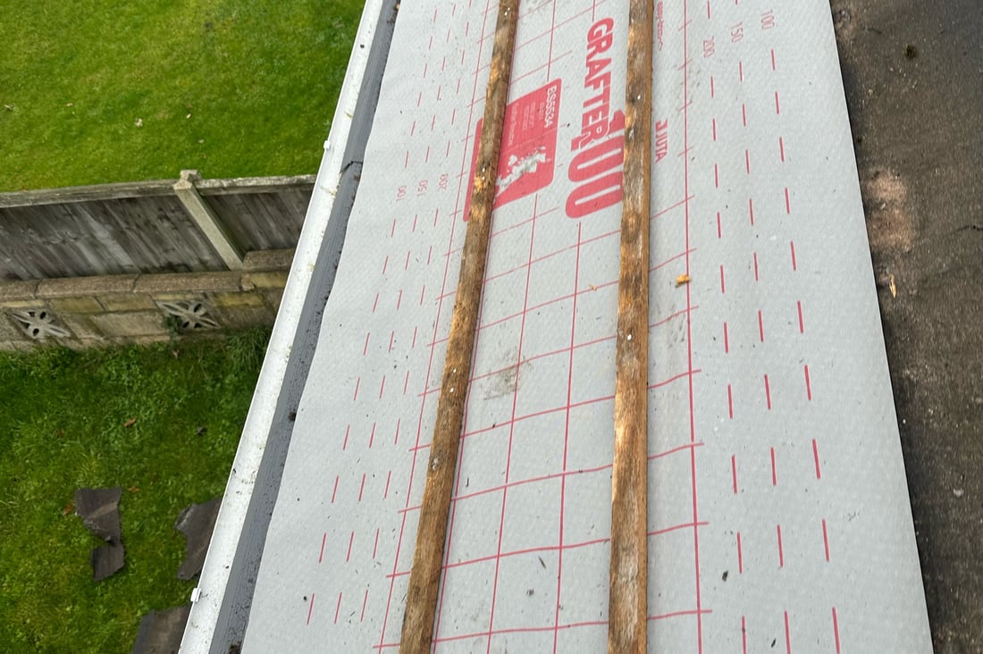 Main header - "Building & Roofing Services "