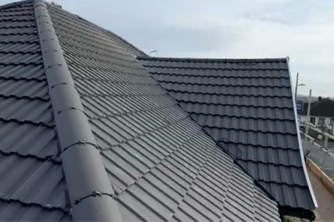 Main header - "Skyline Roofing Solutions"