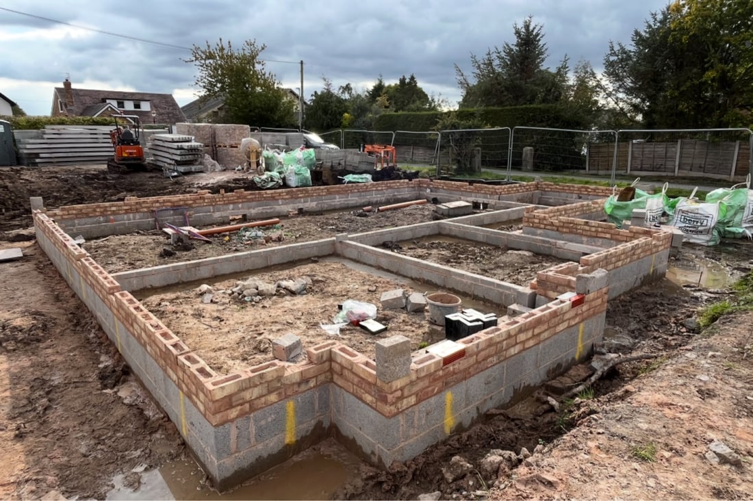 Main header - "Sean Navin Bricklaying & Construction"