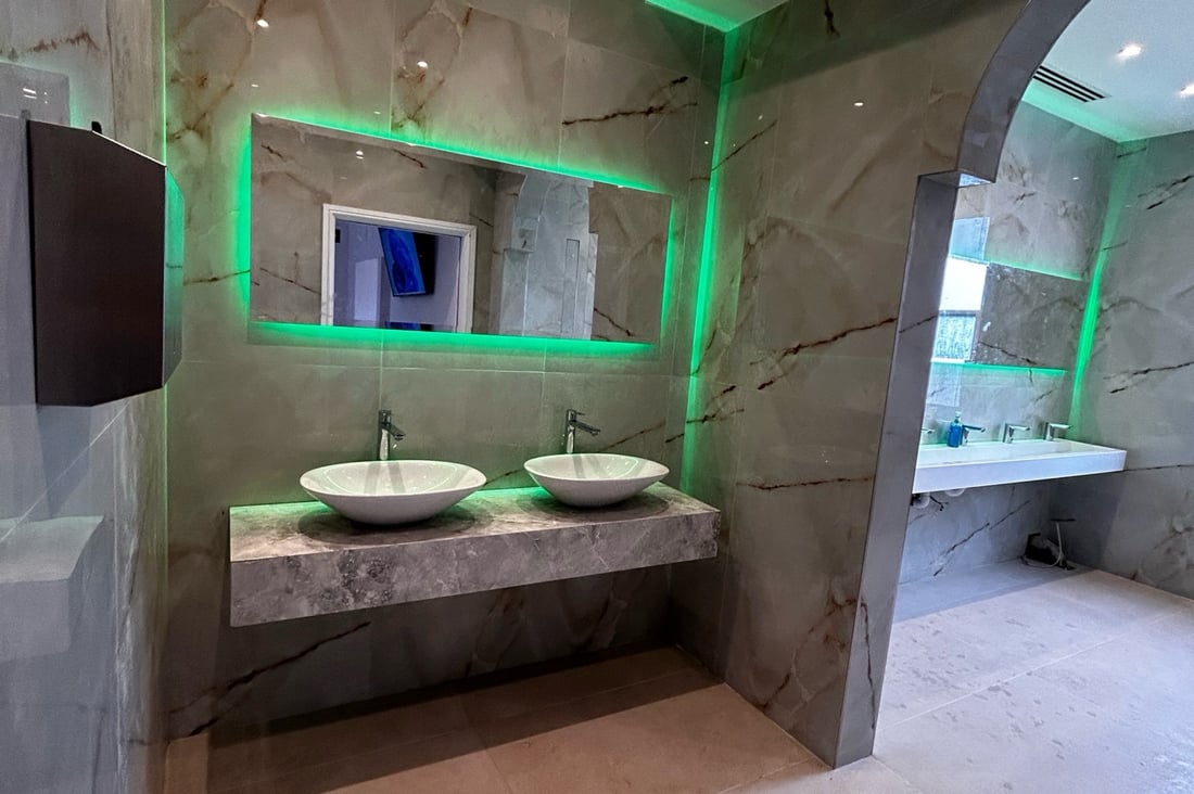 Main header - "Axis Renovations Ltd"