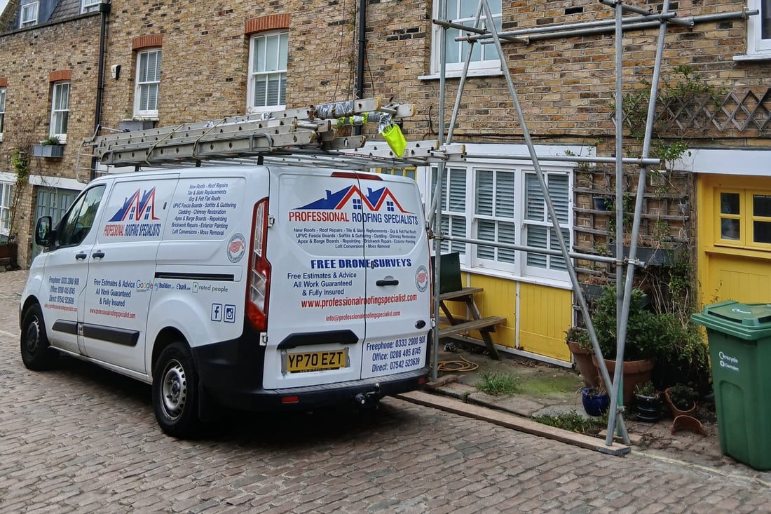 Main header - "Professional Roofing Specialist"