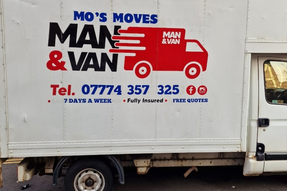 Main header - "Mo moves"