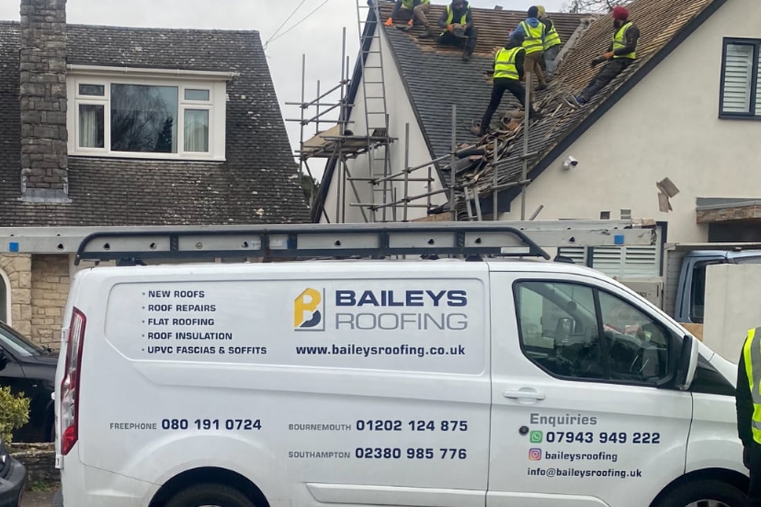 Main header - "Baileys Roofing"