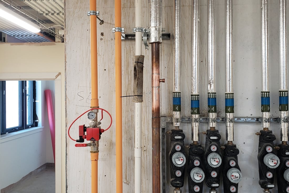 Main header - "Mr Plumbing"