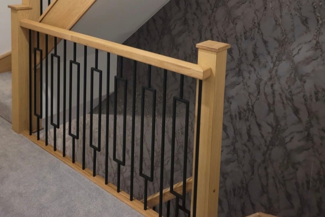 Main header - "Ellioaks Joinery"