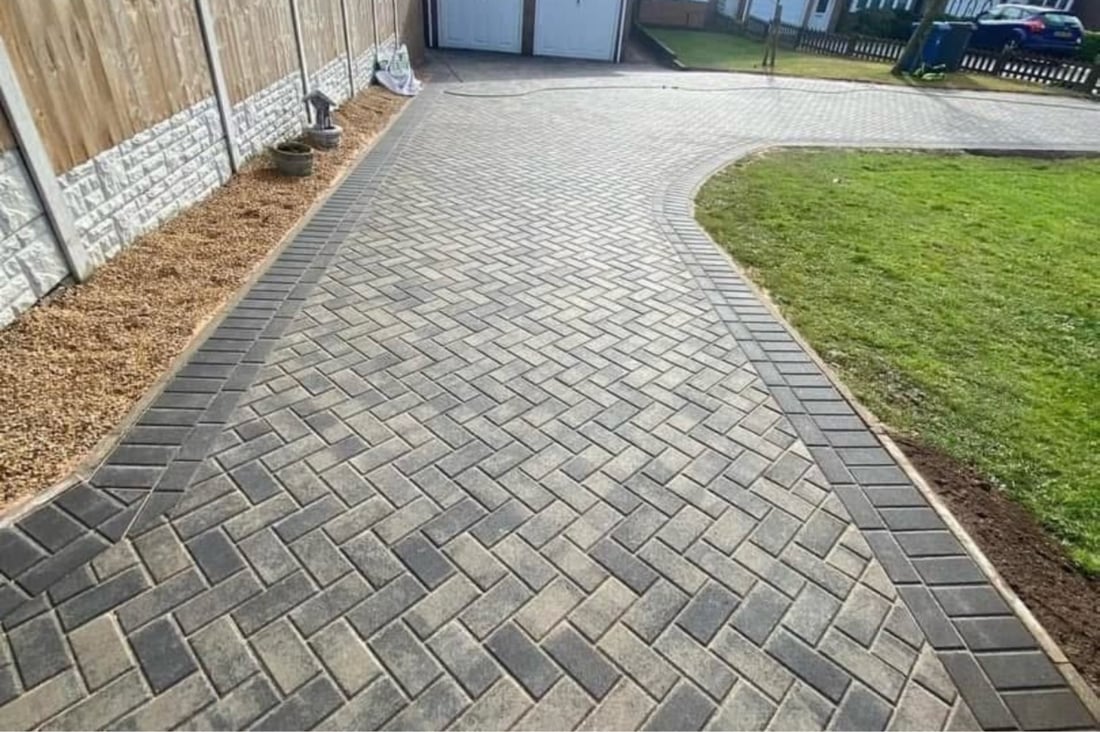 Main header - "GAQ Driveways & Patios"