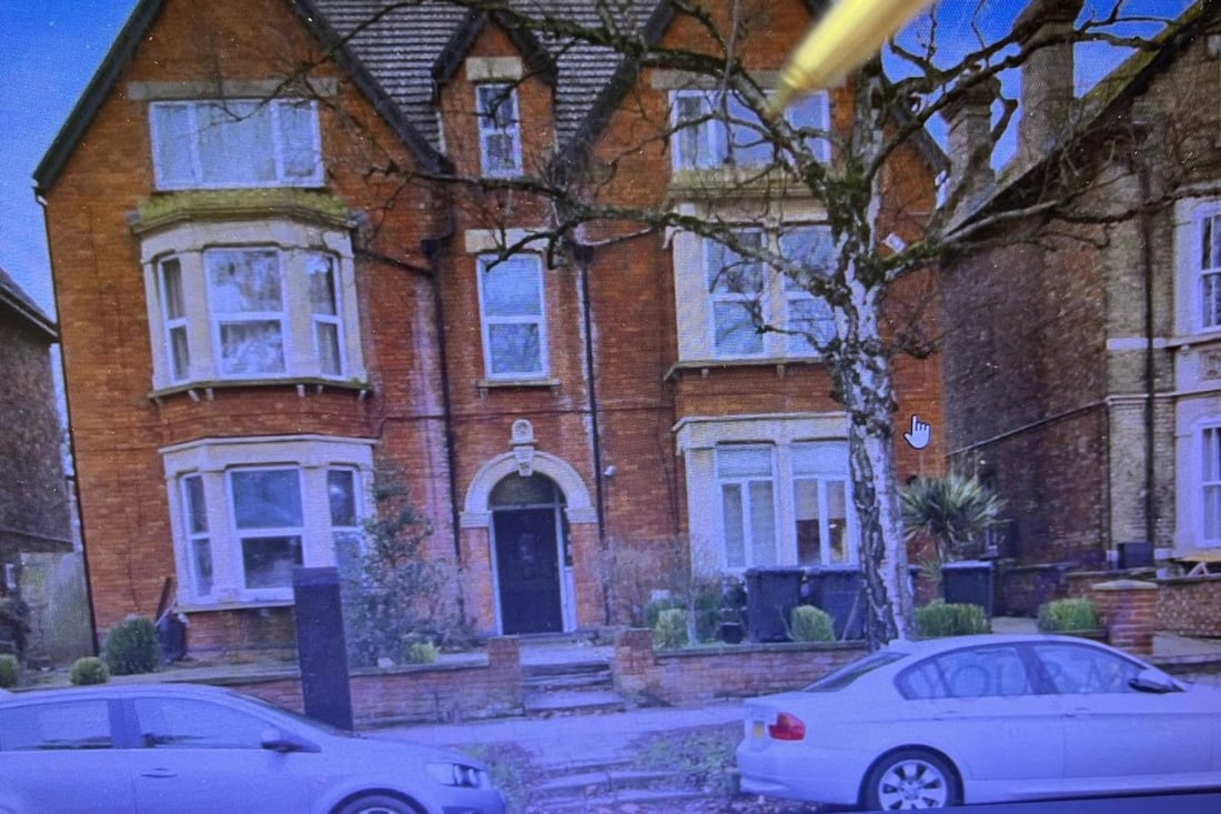 Main header - "hughes decorating"